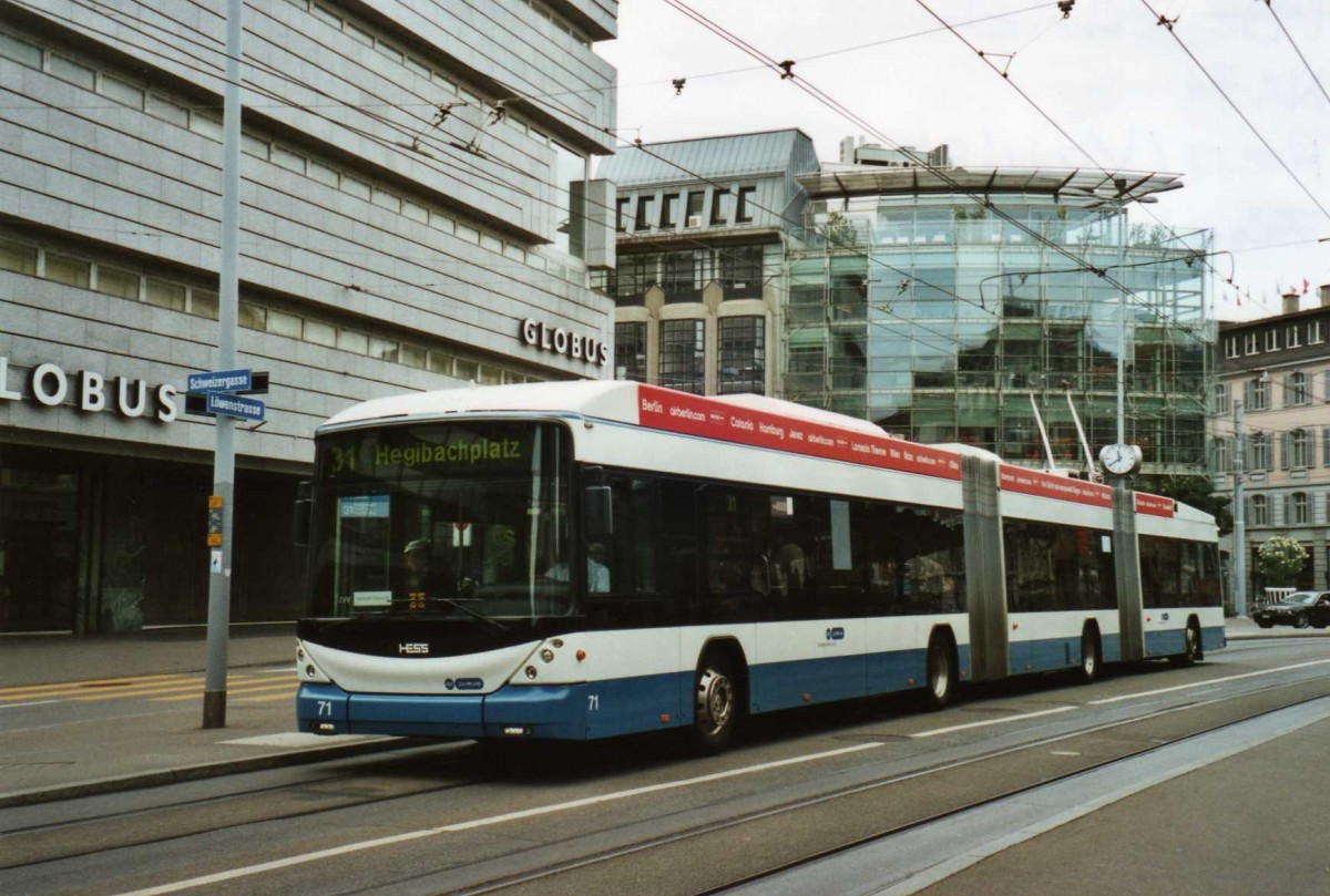 (119'110) - VBZ Z�rich - Nr. 71 - Hess/Hess Doppelgelenktrolleybus am 12. Juli 2009 in Z�rich, L�wenplatz