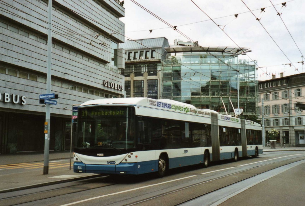(119'113) - VBZ Z�rich - Nr. 64 - Hess/Hess Doppelgelenktrolleybus am 12. Juli 2009 in Z�rich, L�wenplatz
