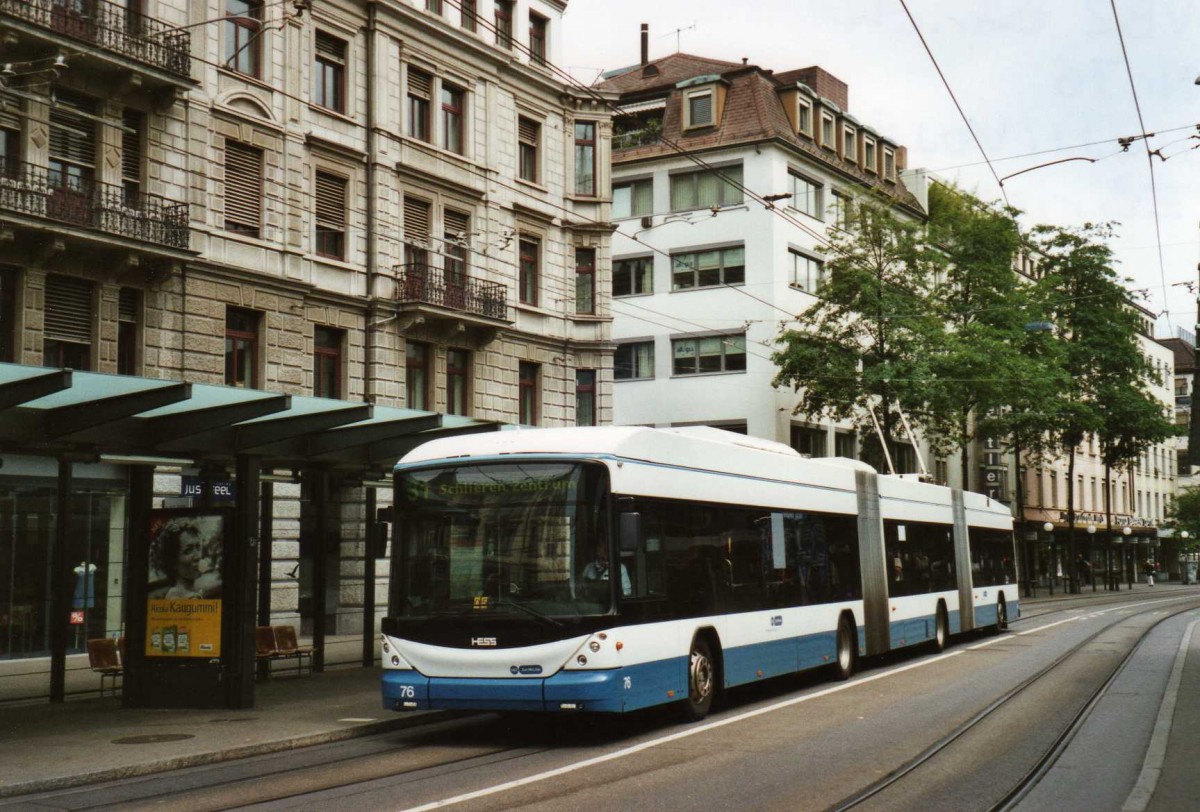 (119'115) - VBZ Z�rich - Nr. 76 - Hess/Hess Doppelgelenktrolleybus am 12. Juli 2009 in Z�rich, L�wenplatz