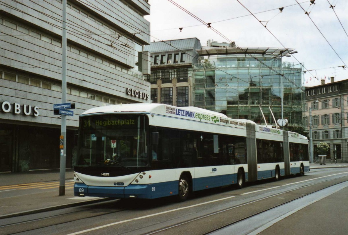 (119'121) - VBZ Z�rich - Nr. 69 - Hess/Hess Doppelgelenktrolleybus am 12. Juli 2009 in Z�rich, L�wenplatz