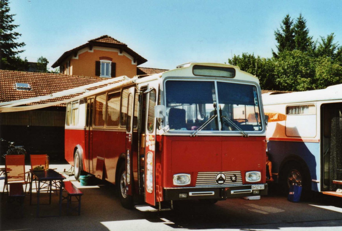 (119'809) - Niederer F., Langwiesen - ZH 527'611 - Saurer/T�scher (ex Sol�r+Fontana, Ilanz) am 15. August 2009 in Zug, Wohnbustreffen