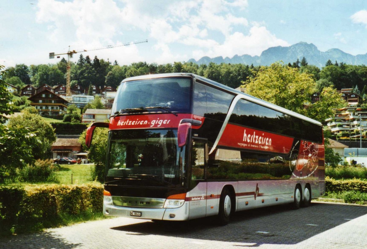 (120'037) - Giger, La Chaux-de-Fonds - NE 88'424 - Setra am 16. August 2009 in Gwatt, Restaurant R�ssli