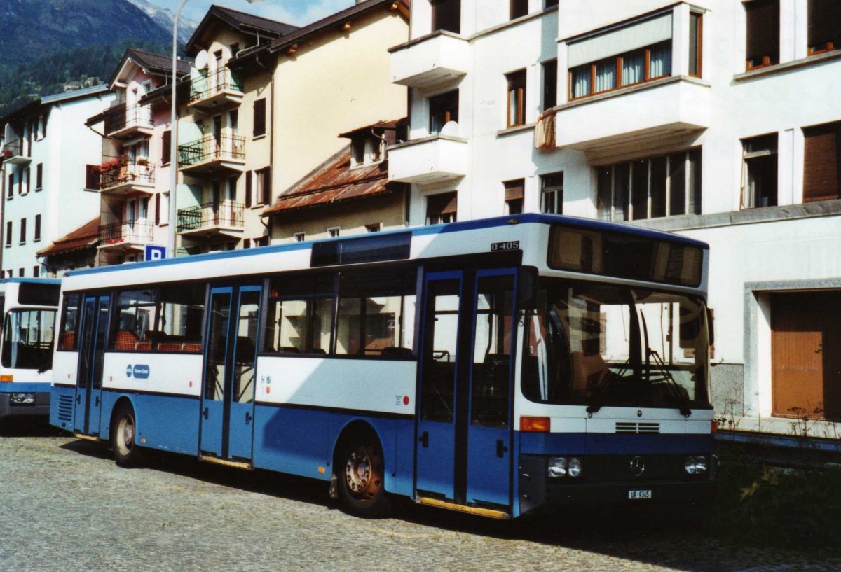 (120'936) - Meyer, G�schenen - UR 9345 - Mercedes (ex Gut, Binz Nr. 18) am 12. September 2009 beim Bahnhof Airolo