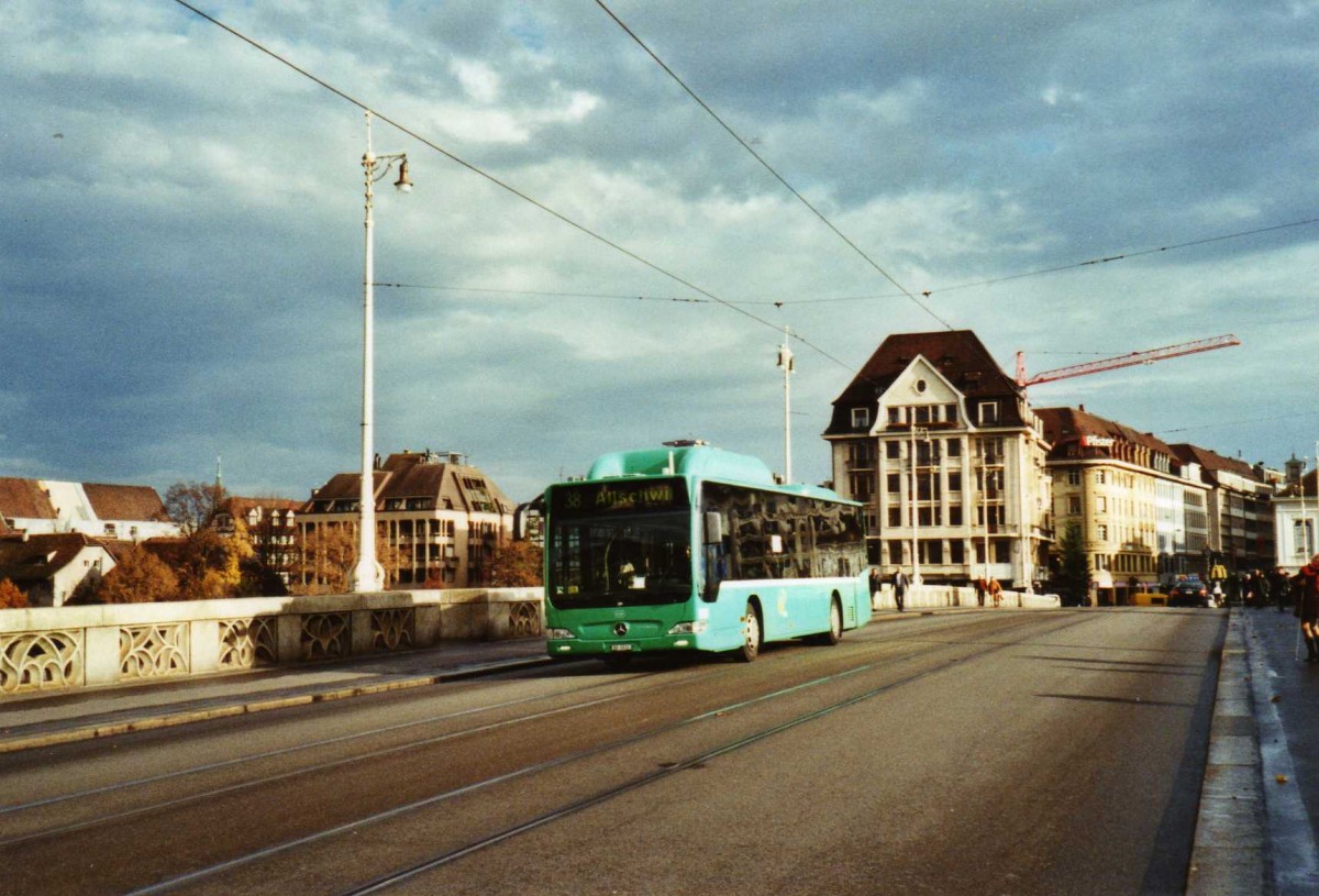 (122'116) - BVB Basel - Nr. 810/BS 2810 - Mercedes am 17. November 2009 in Basel, Mittlere Rheinbr�cke