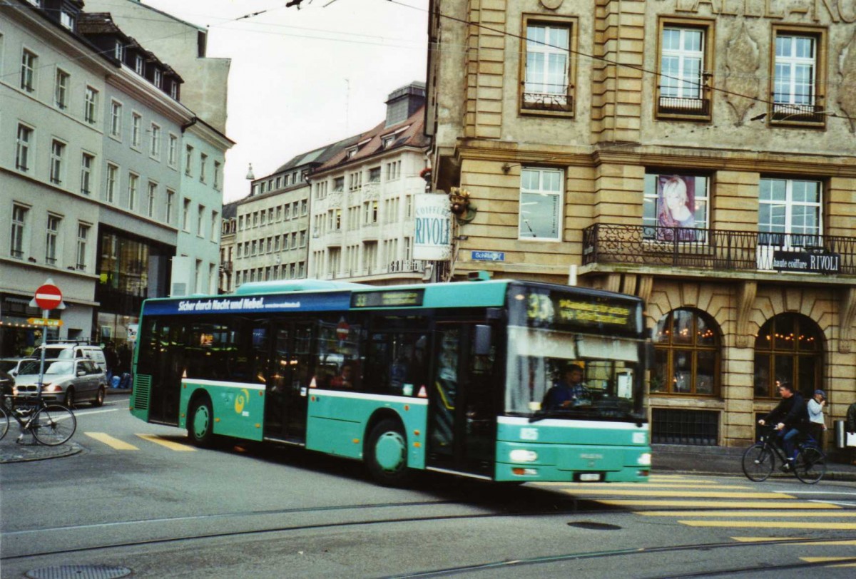 (122'125) - BVB Basel - Nr. 825/BS 2829 - MAN am 17. November 2009 in Basel, Schiffl�nde