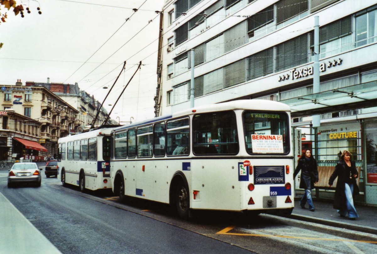 (122'234) - TL Lausanne - Nr. 959 - Rochat/Lauber Personenanh�nger am 19. November 2009 beim Bahnhof Lausanne
