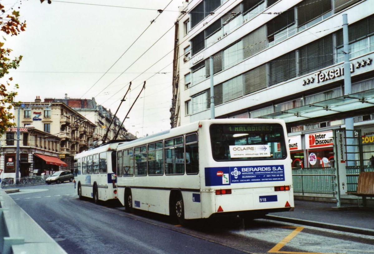 (122'301) - TL Lausanne - Nr. 918 - Lanz+Marti/Hess Personenanh�nger am 19. November 2009 beim Bahnhof Lausanne