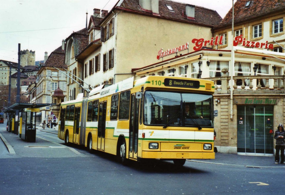 (122'536) - TN Neuch�tel - Nr. 110 - NAW/Hess Gelenktrolleybus am 5. Dezember 2009 in Neuch�tel, Place Pury