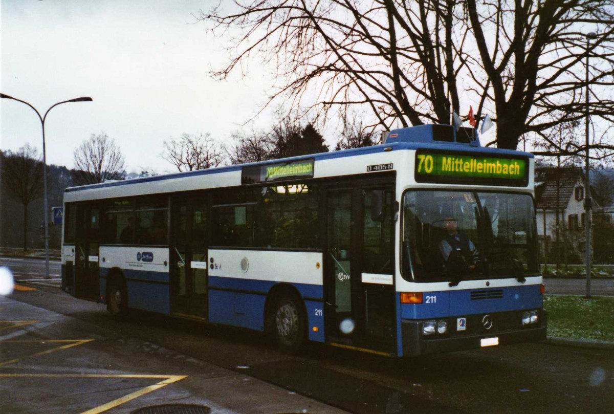 (123'031) - VBZ Z�rich - Nr. 211/ZH 588'211 - Mercedes am 13. Dezember 2009 in Z�rich, Mittelleimbach