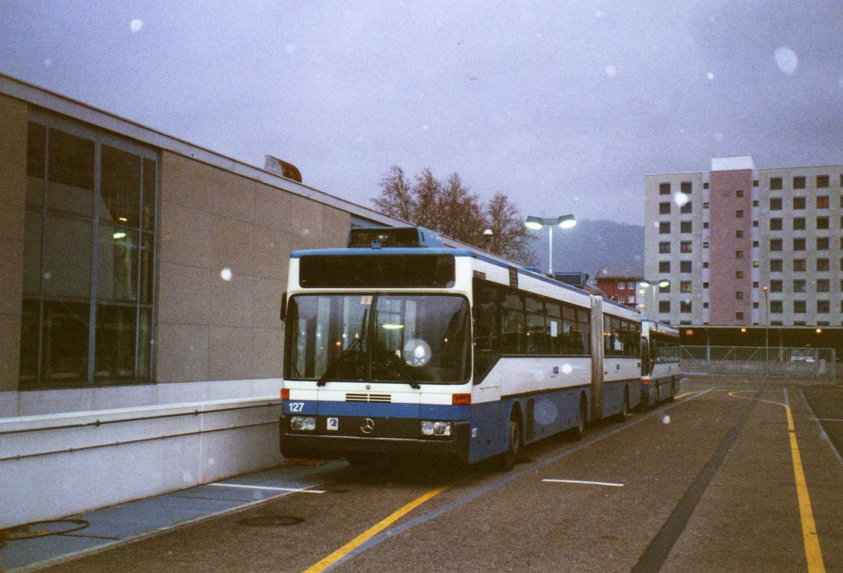 (123'033) - VBZ Z�rich - Nr. 127 - Mercedes Gelenktrolleybus am 13. Dezember 2009 in Z�rich, Garage Hardau