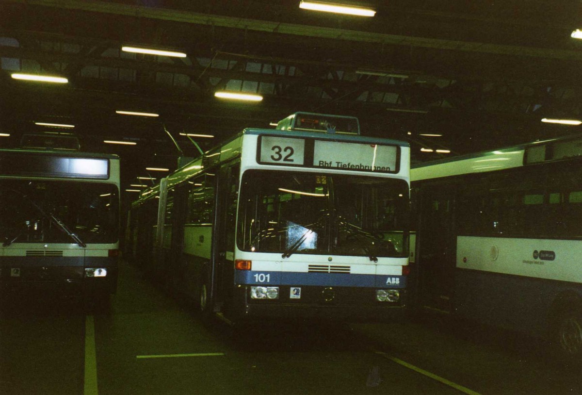 (123'105) - VBZ Z�rich - Nr. 101 - Mercedes Gelenktrolleybus am 13. Dezember 2009 in Z�rich, Garage Hardau