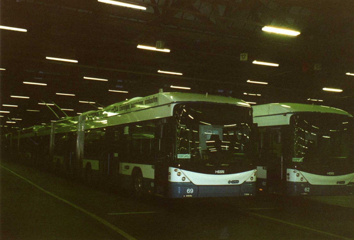 (123'112) - VBZ Z�rich - Nr. 69 - Hess/Hess Doppelgelenktrolleybus am 13. Dezember 2009 in Z�rich, Garage Hardau
