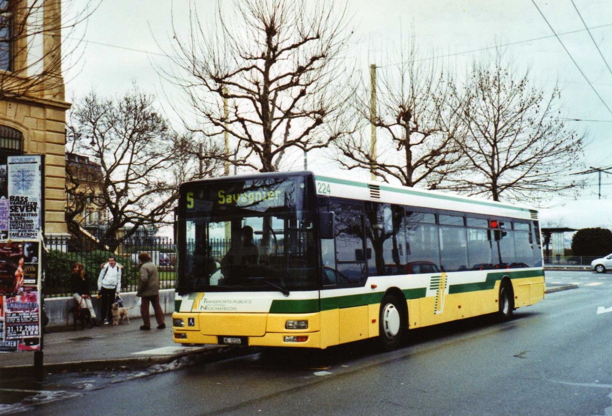 (123'335) - TN Neuch�tel - Nr. 224/NE 32'124 - MAN am 23. Dezember 2009 in Neuch^tel, Place Pury