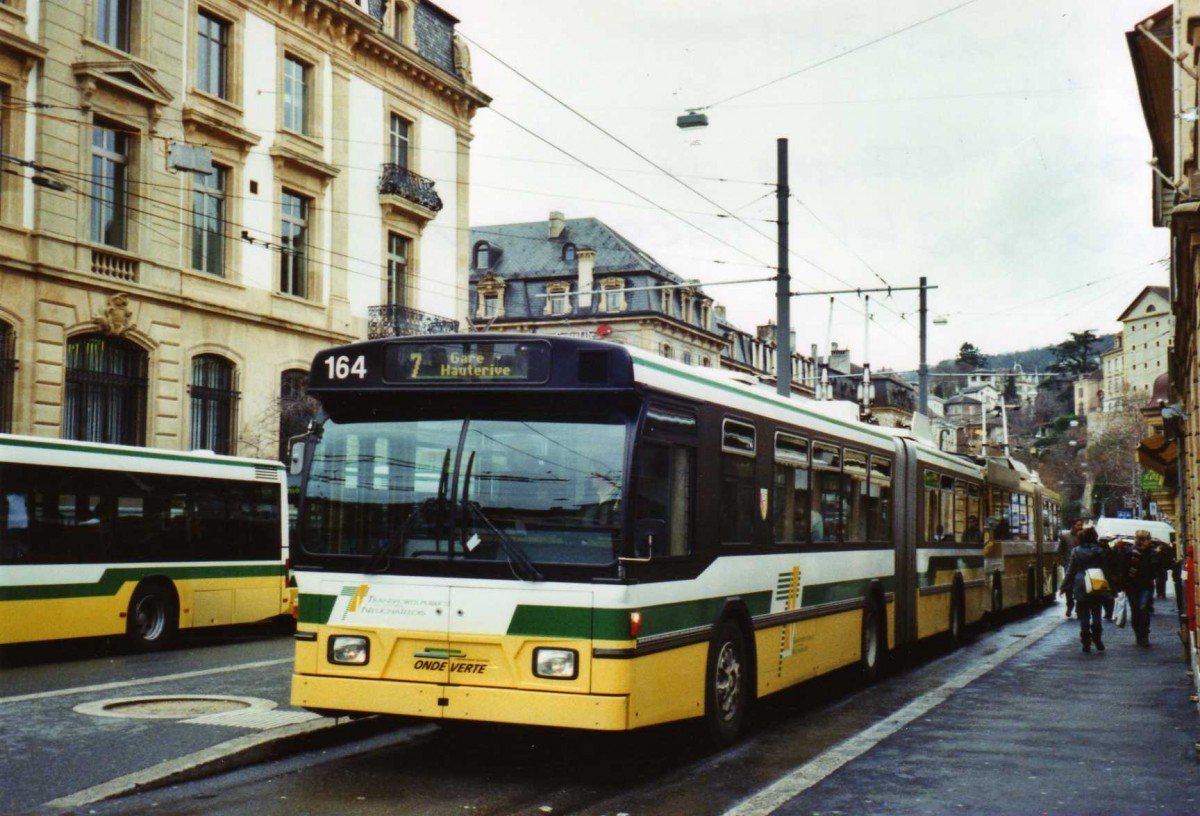 (123'337) - TN Neuch�tel - Nr. 164 - FBW/Hess Gelenktrolleybus am 23. Dezember 2009 in Neuch�tel, Place Pury