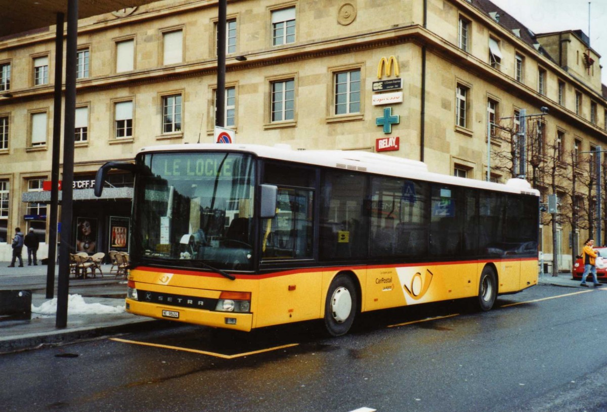 (123'409) - CarPostal Ouest - NE 98'404 - Setra am 23. Dezember 2009 beim Bahnhof Neuch�tel