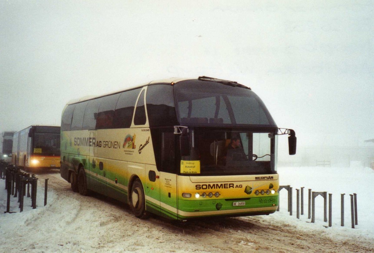 (123'917) - Sommer, Gr�nen - BE 26'858 - Neoplan am 9. Januar 2010 in Adelboden, Weltcup