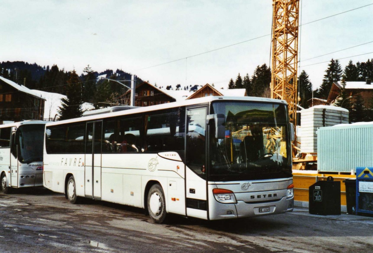 (124'306) - Favre, Rochefort - NE 64'569 - Setra am 24. Januar 2010 beim Bahnhof Saanenm�ser