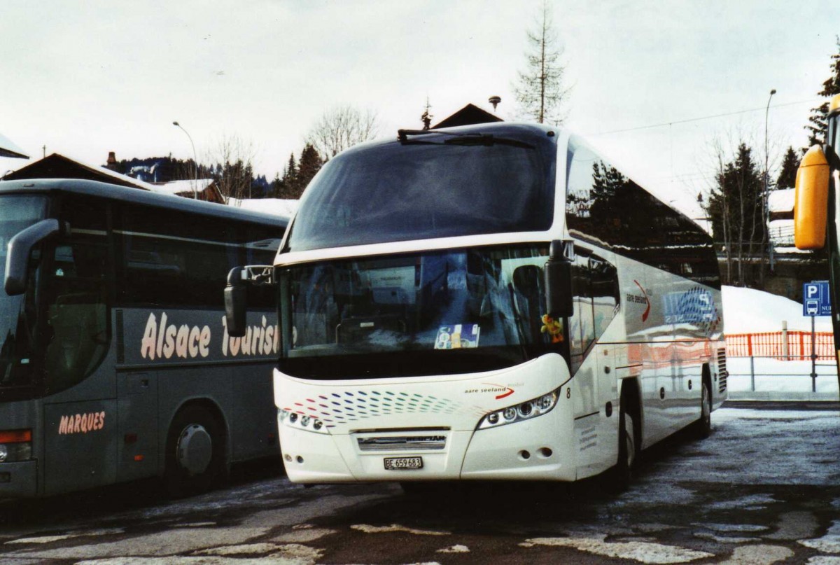 (124'311) - ASm Langenthal - Nr. 8/BE 659'683 - Neoplan am 24. Januar 2010 beim Bahnhof Saanenm�ser
