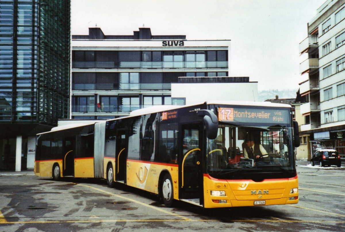 (124'424) - CarPostal Ouest - Nr. 36/JU 53'406 - MAN am 15. Februar 2010 beim Bahnhof Del�mont