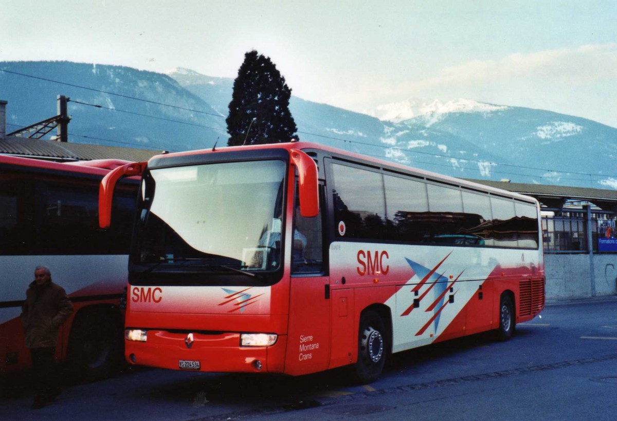 (124'613) - SMC Montana - Nr. 34/VS 224'534 - Renault am 9. M�rz 2010 beim Bahnhof Sierre
