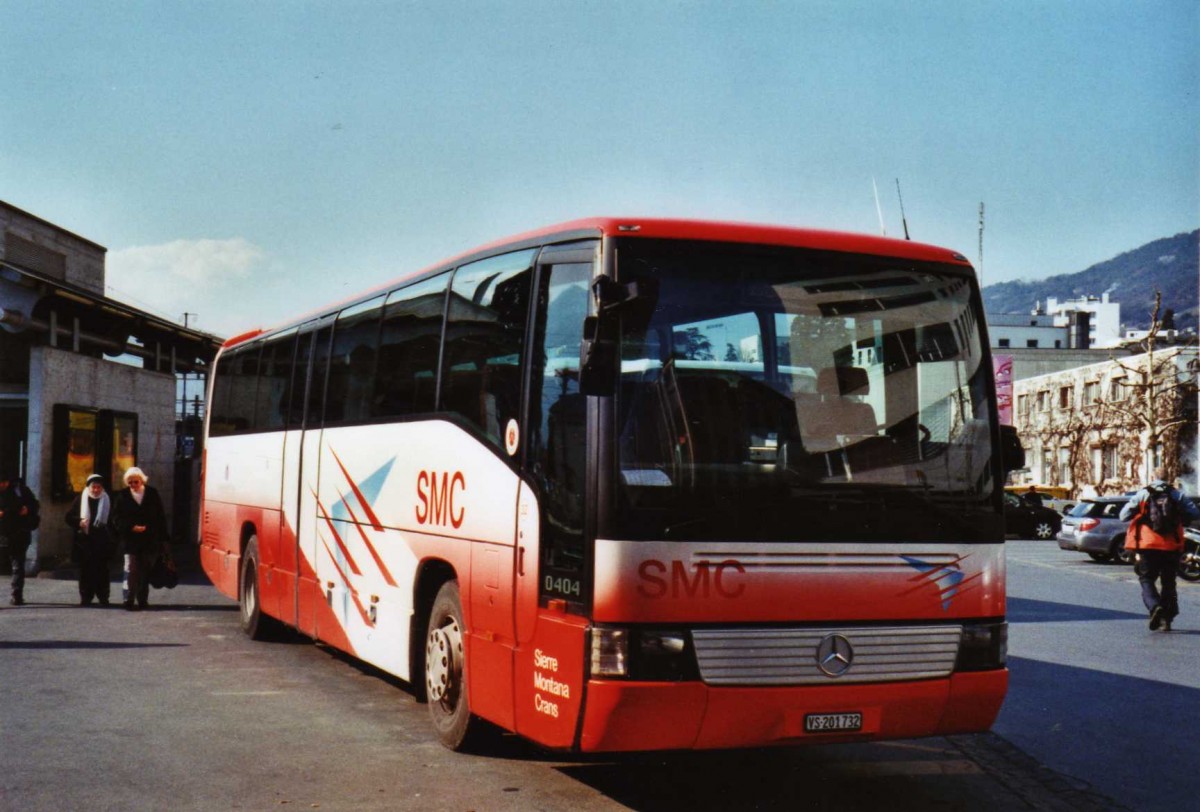 (124'623) - SMC Montana - Nr. 32/VS 201'732 - Mercedes am 9. M�rz 2010 beim Bahnhof Sierre