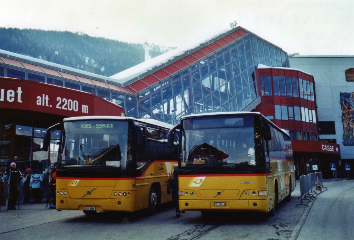(124'630) - Lathion, Sion - Nr. 14/VS 5368 + Nr. 6/VS 211'611 - Volvo am 9. M�rz 2010 in Haute-Nendaz, T�l�