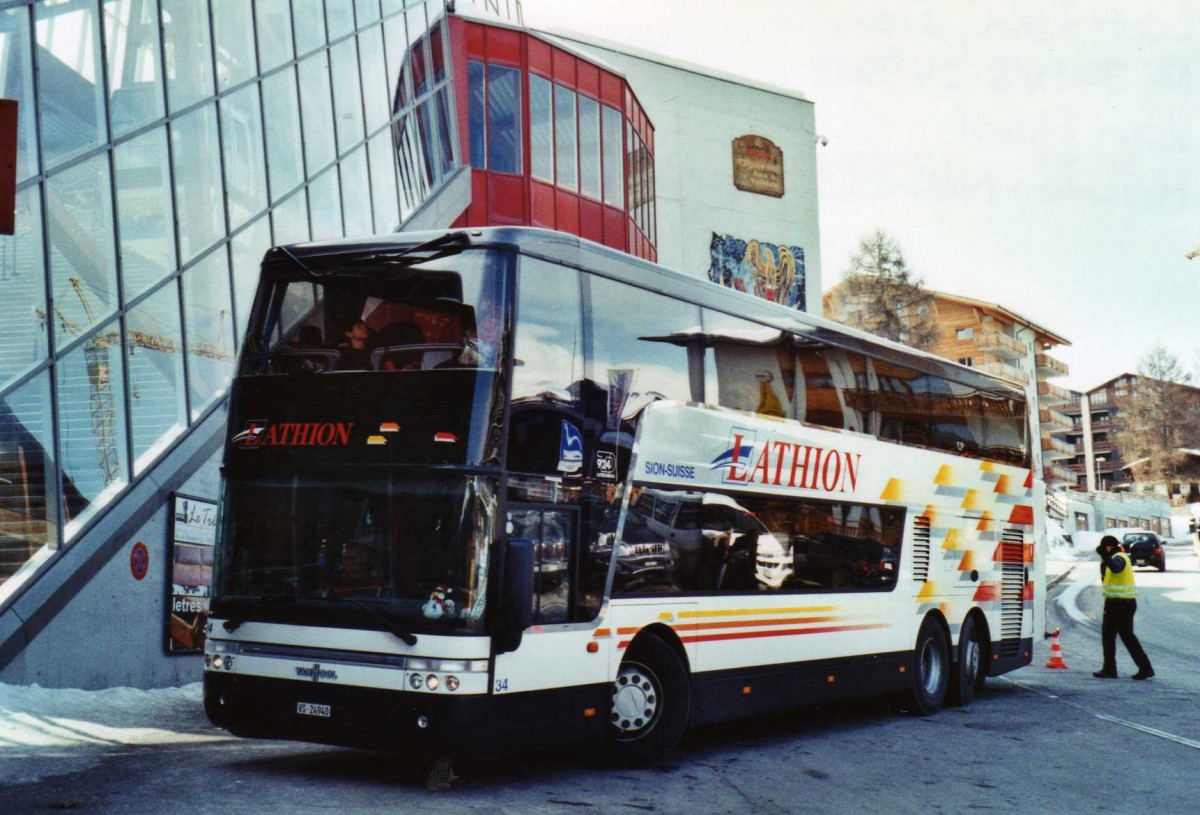 (124'704) - Lathion, Sion - Nr. 34/VS 24'940 - Van Hool am 9. M�rz 2010 in Haute-Nendaz, T�l�