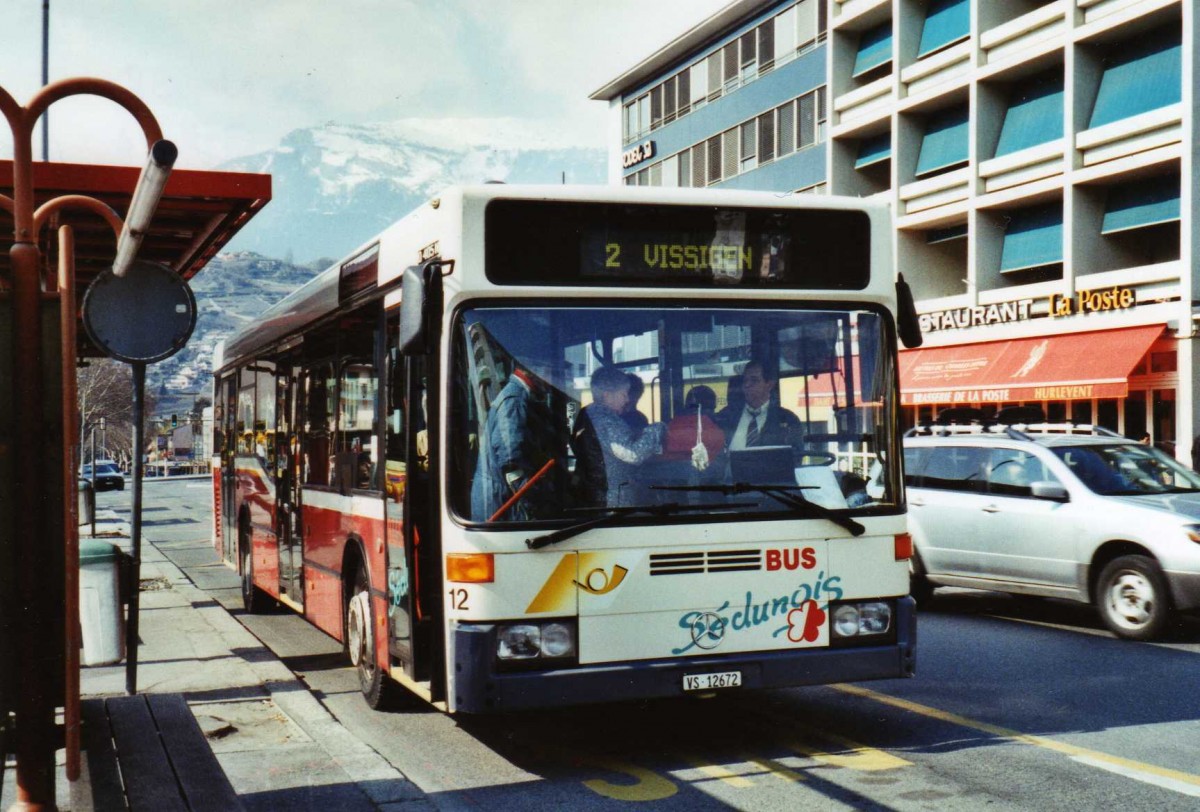 (124'708) - Lathion, Sion - Nr. 12/VS 12'672 - Mercedes (ex Nr. 68; ex Gillioz, Sion) am 9. M�rz 2010 beim Bahnhof Sion