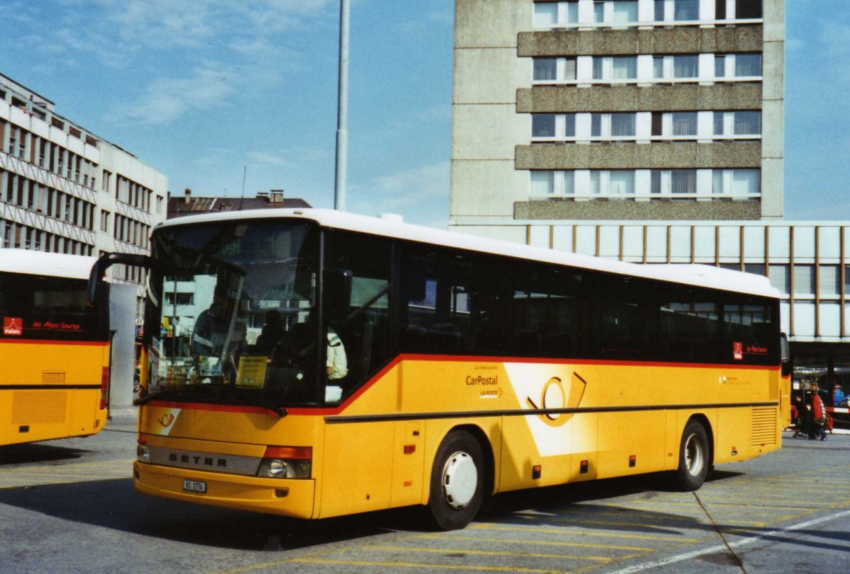 (124'713) - Constantin, Arbaz - VS 1774 - Setra am 9. M�rz 2010 beim Bahnhof Sion