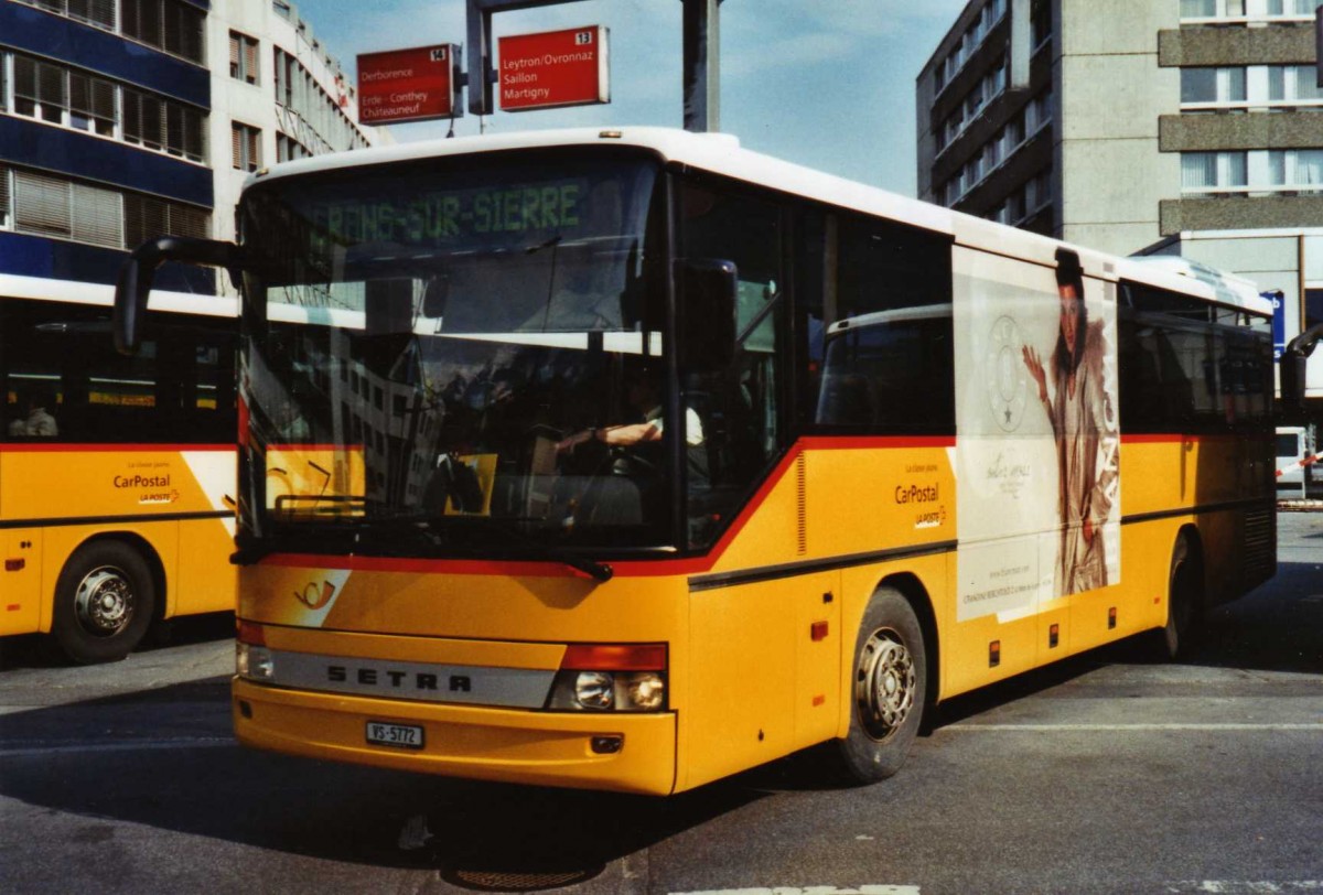 (124'715) - Mabillard, Lens - VS 5772 - Setra am 9. M�rz 2010 beim Bahnhof Sion
