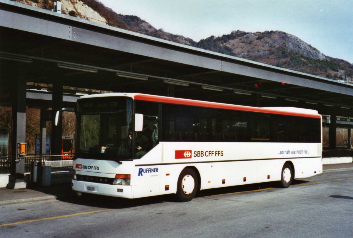 (124'717) - Ruffiner, Turtmann - VS 284'093 - Setra am 9. M�rz 2010 beim Bahnhof Leuk