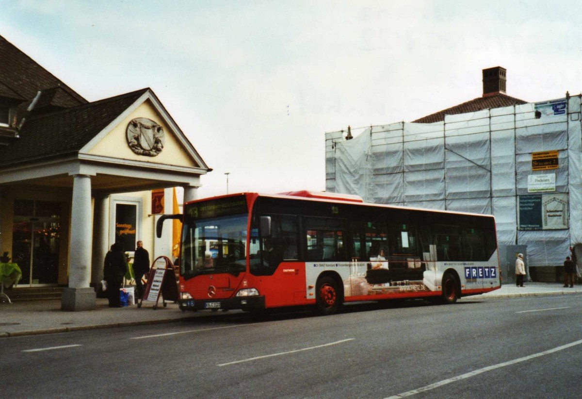 (124'815) - SWK Konstanz - Nr. 22/KN-C 1122 - Mercedes am 10. M�rz 2010 beim Bahnhof Konstanz