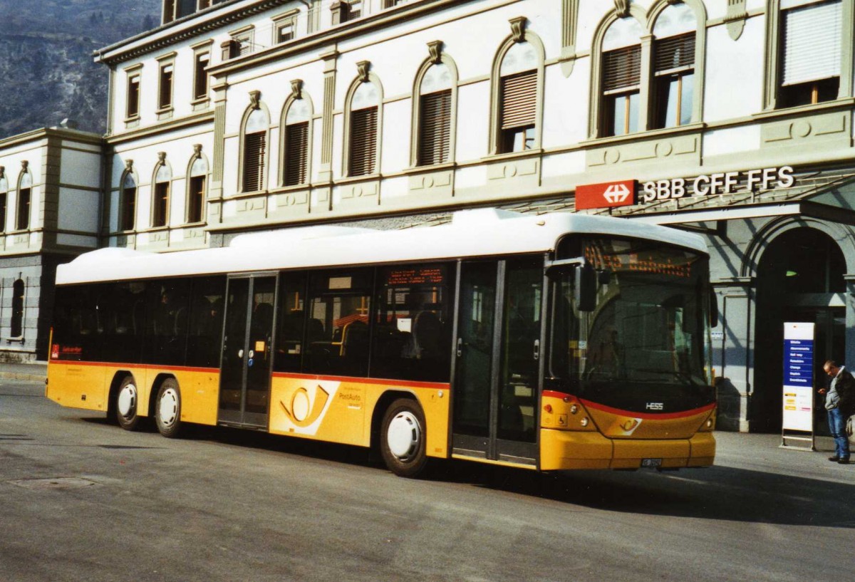 (124'831) - In Albon, Visp - VS 32'092 - Scania/Hess am 12. M�rz 2010 beim Bahnhof Brig