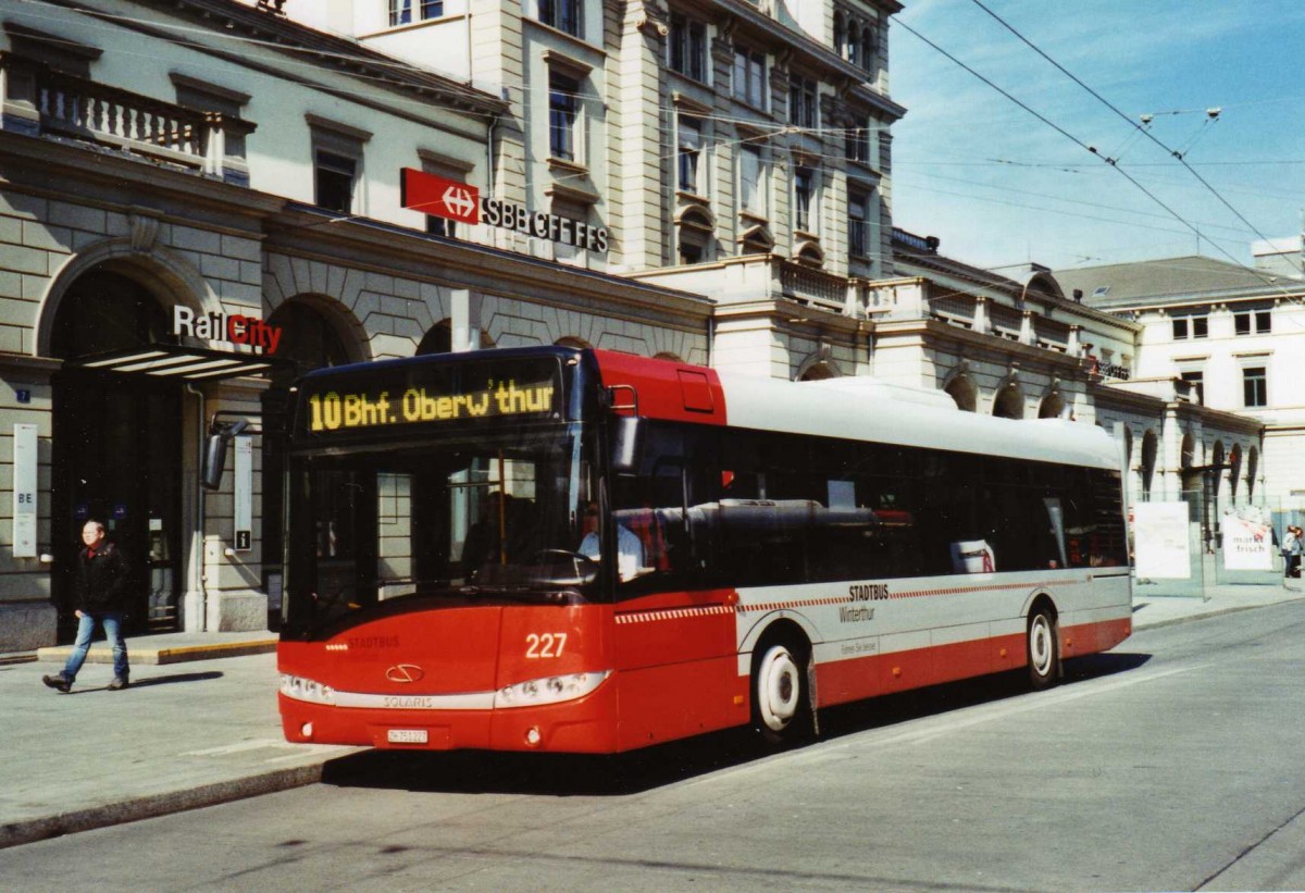 (125'023) - SW Winterthur - Nr. 227/ZH 751'227 - Solaris am 17. M�rz 2010 beim Hauptbahnhof Winterthur
