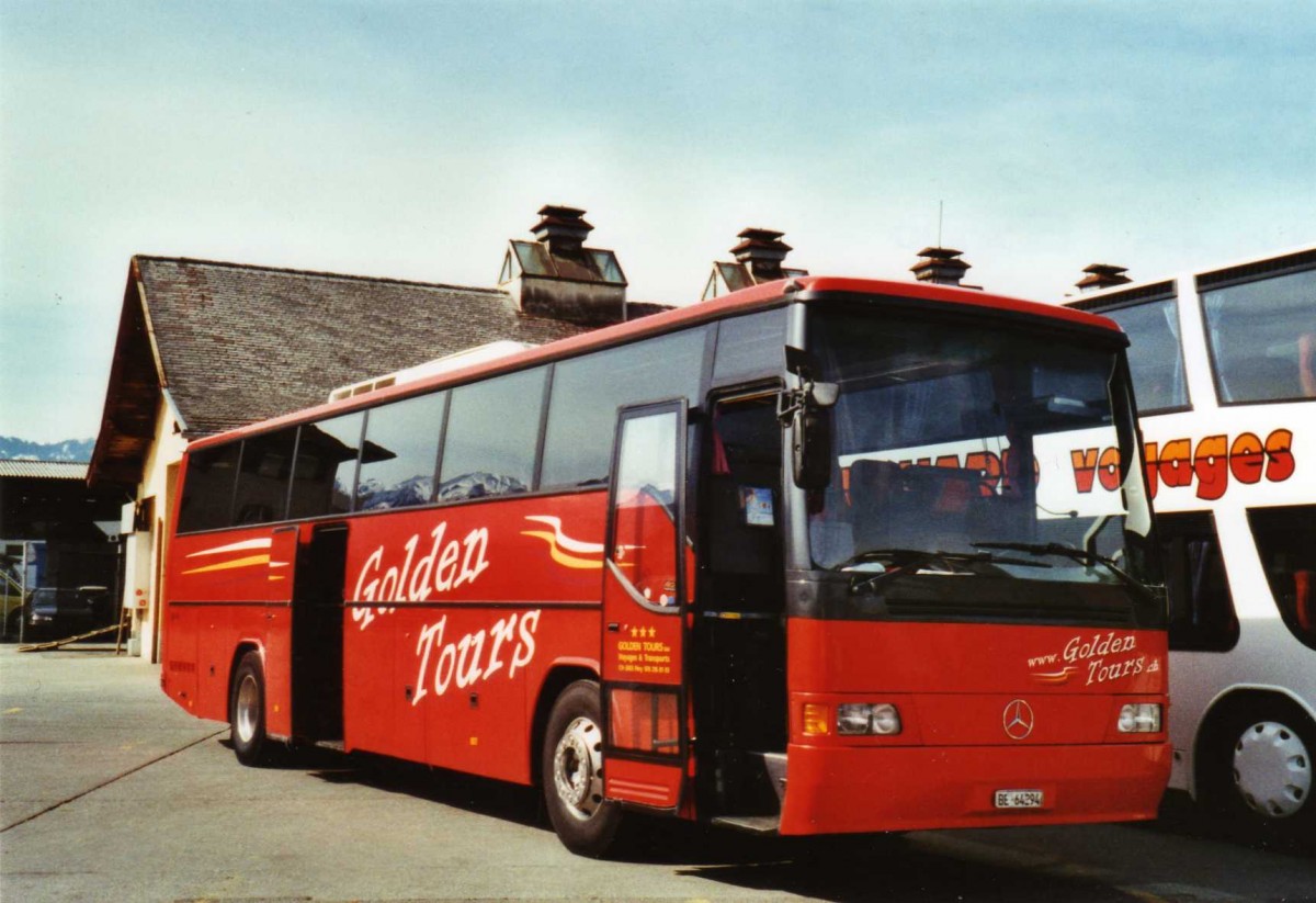 (125'122) - Golden Tours, P�ry - BE 64'294 - Mercedes am 18. M�rz 2010 in Thun, Expo