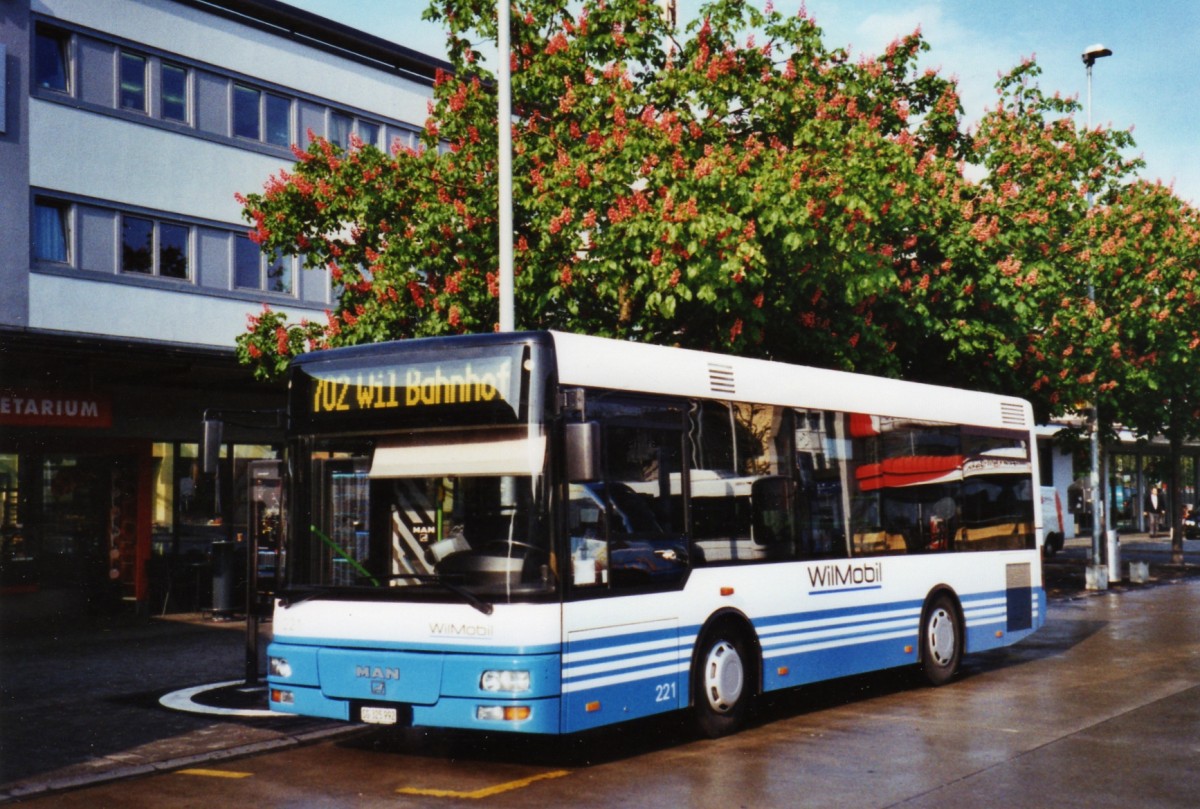 (126'335) - WilMobil, Wil - Nr. 221/SG 325'992 - MAN/G�ppel (ex Wick, Wil Nr. 1) am 19. Mai 2010 beim Bahnhof Wil
