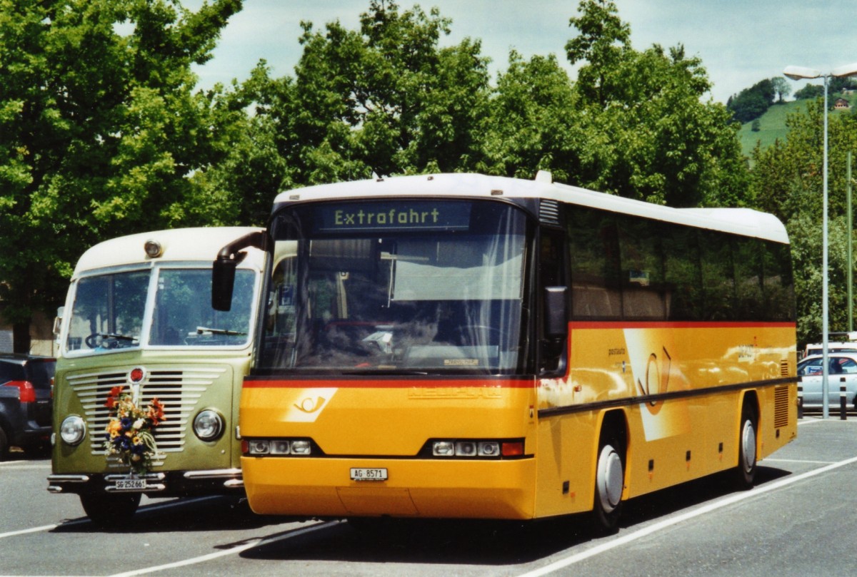 (126'525) - Geissmann, H�gglingen - AG 8571 - Neoplan am 26. Mai 2010 in Thun, Seestrasse