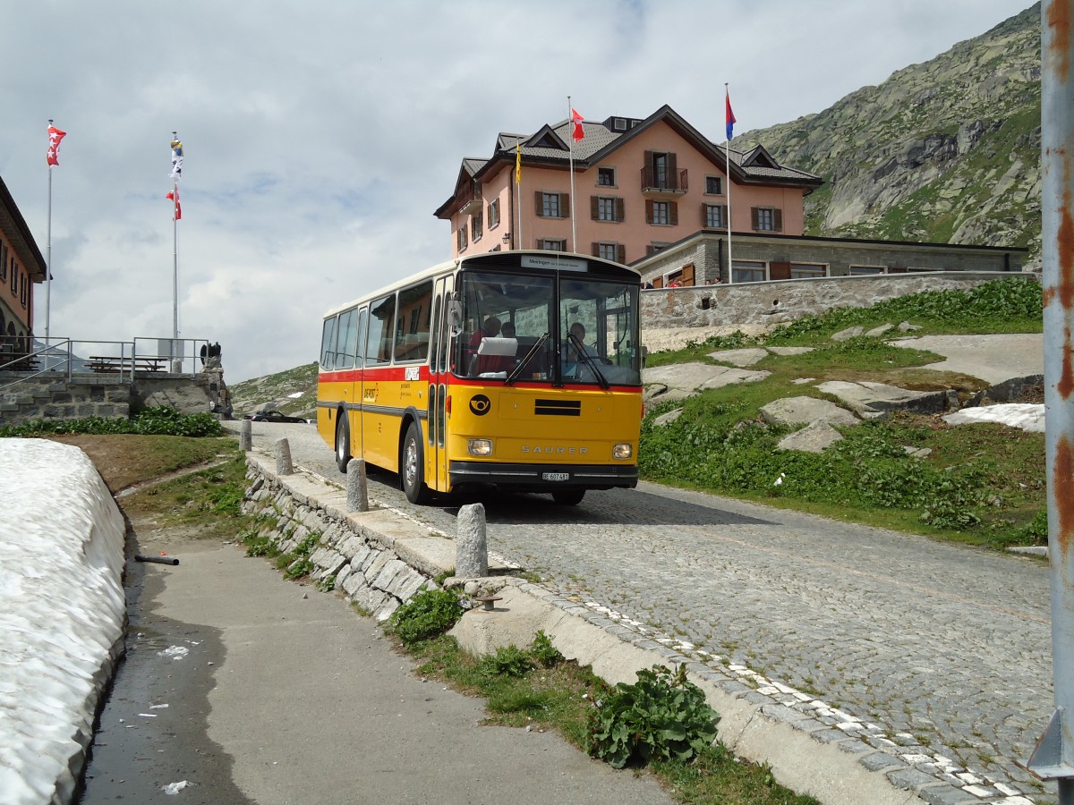 (127'586) - AVG Meiringen - Nr. 74/BE 607'481 - Saurer/R&J (ex P 24'357) am 4. Juli 2010 in Gotthard, Passh�he