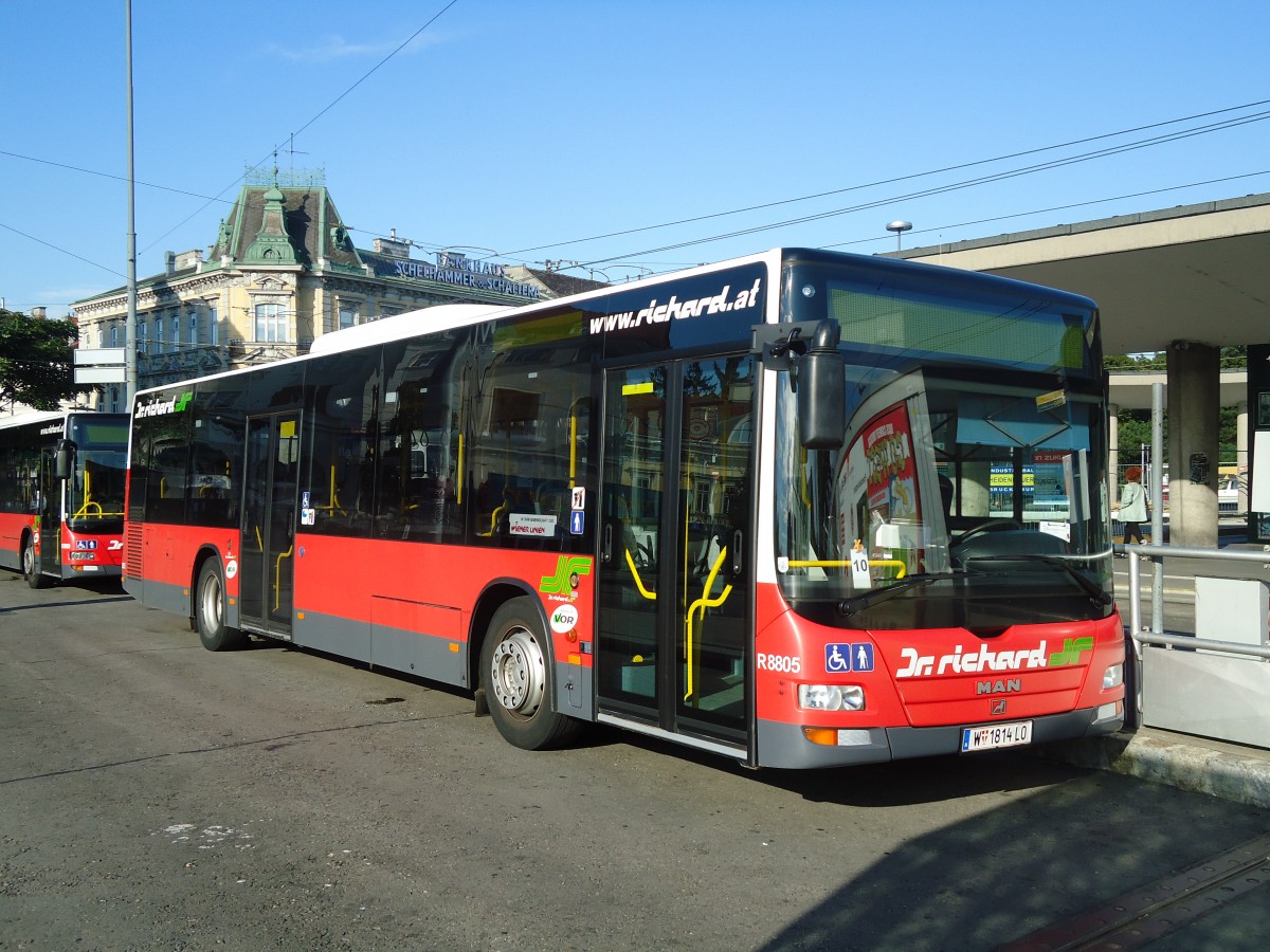 (128'361) - Dr. Richard - Nr. R8805/W 1814 LO - MAN am 8. August 2010 in Wien-Hietzing, Kennedybr�cke