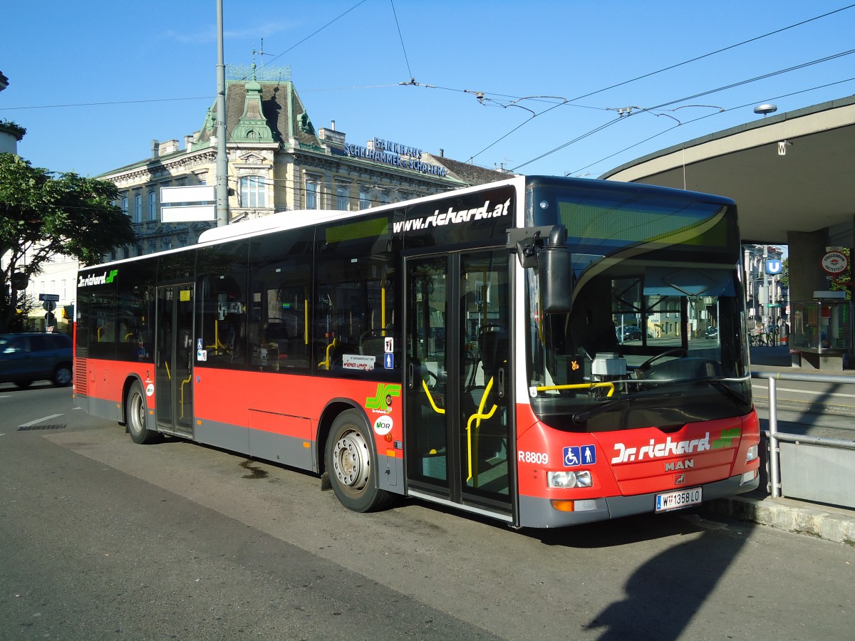 (128'362) - Dr. Richard - Nr. R8809/W 1358 LO - MAN am 8. August 2010 in Wien-Hietzing, Kennedybr�cke
