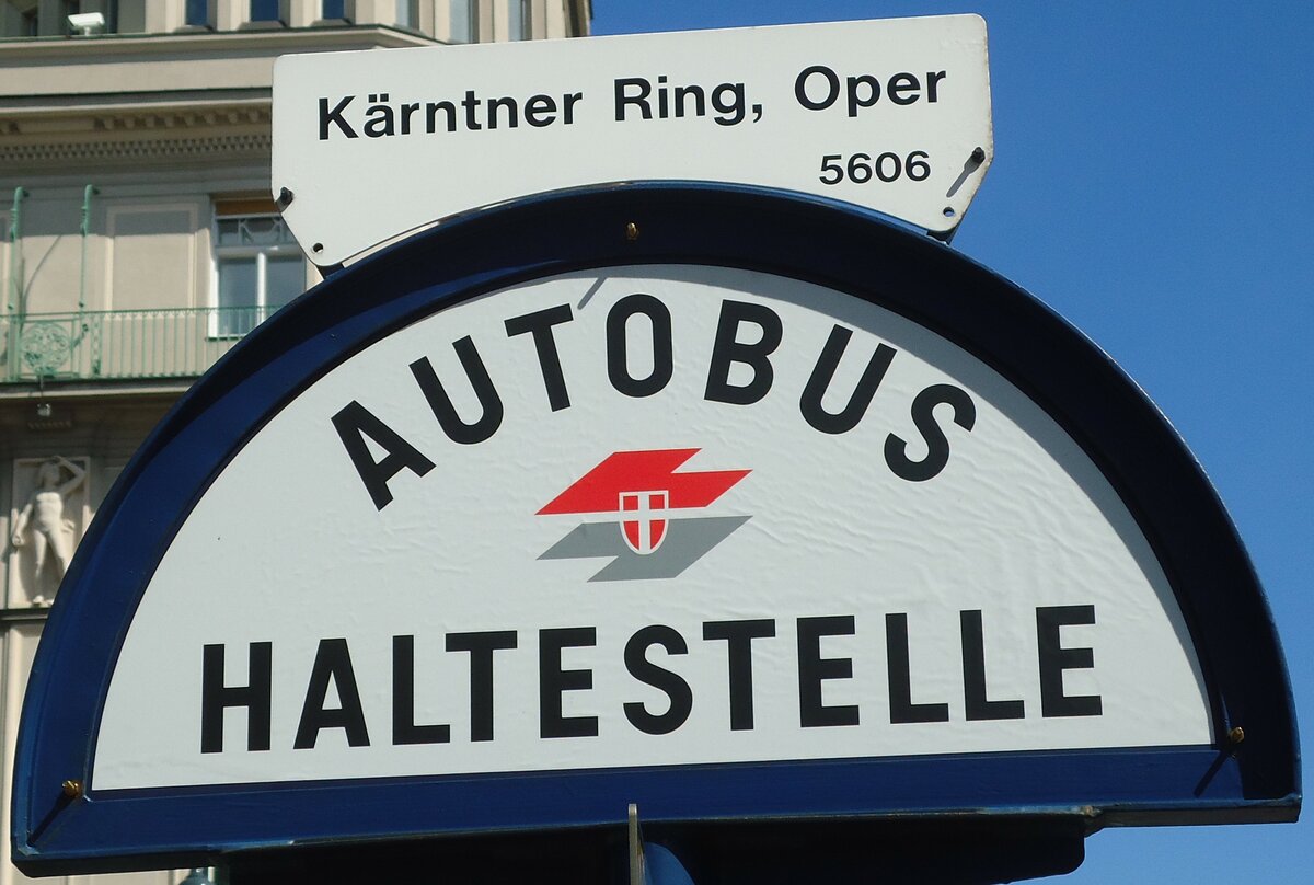 (128'392) - Wiener Linien-Haltestellenschild - Wien, K�rntner Ring, Oper - am 9. August 2010