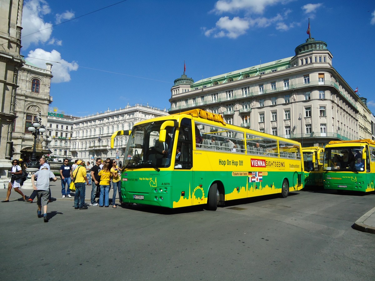 (128'395) - Dr. Richard - Nr. A5870/W 1758 LO - Temsa am 9. August 2010 in Wien-K�rntner Ring, Oper