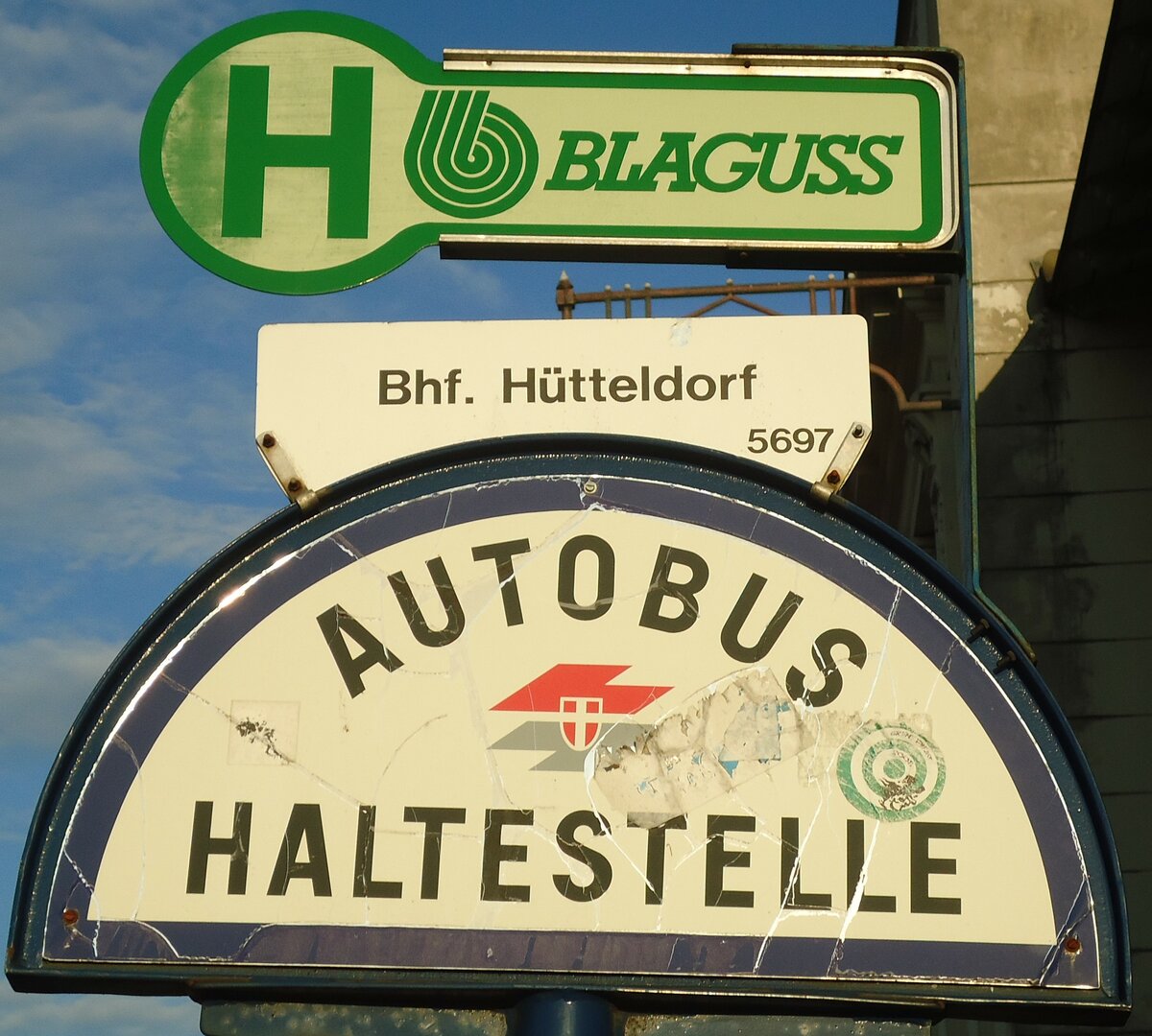 (128'455) - Blaguss/Wiener Linien-Haltestellenschilder - Wien, Bhf. H�tteldorf - am 9. August 2010