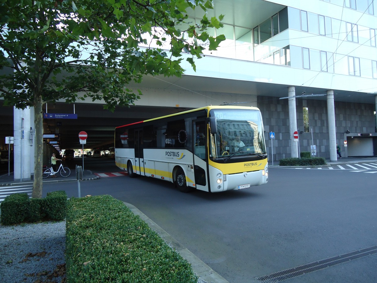 (128'560) - PostBus - PT 12'111 - Irisbus am 10. August 2010 beim Bahnhof Linz