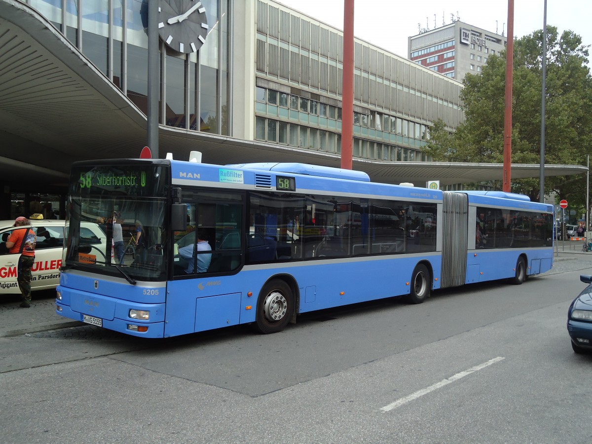 (128'583) - MVG M�nchen - Nr. 5205/M-VG 5155 - MAN am 11. August 2010 beim Hauptbahnhof M�nchen