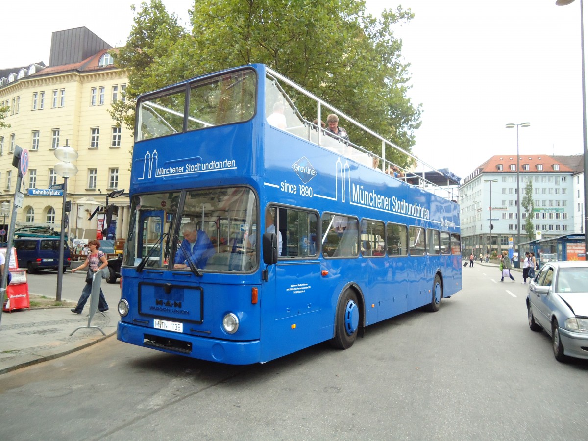 (128'613) - M�nchener Stadtrundfahrten, M�nchen - M-TN 1135 - MAN am 11. August 2010 beim Hauptbahnhof M�nchen