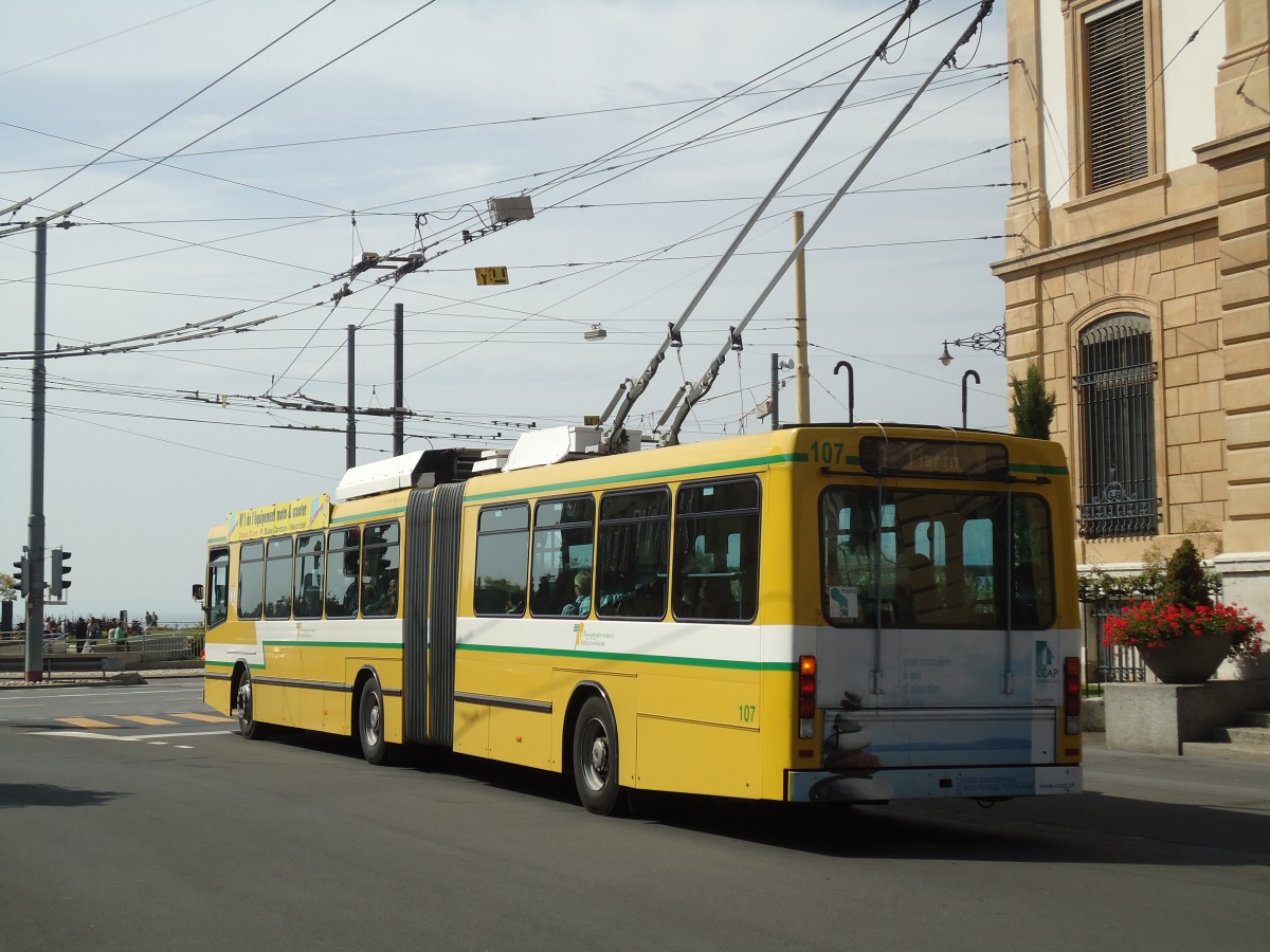 (129'563) - TN Neuch�tel - Nr. 107 - NAW/Hess Gelenktrolleybus am 6. September 2010 in Neuch�tel, Place Pury