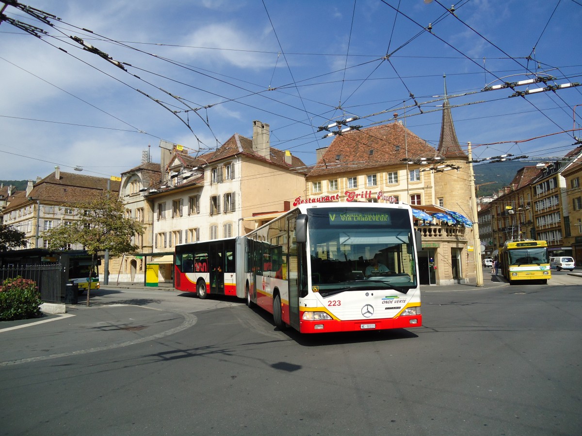 (129'572) - VR La Chaux-de-Fonds - Nr. 223/NE 30'223 - Mercedes am 6. September 2010 in Neuch�tel, Place Pury