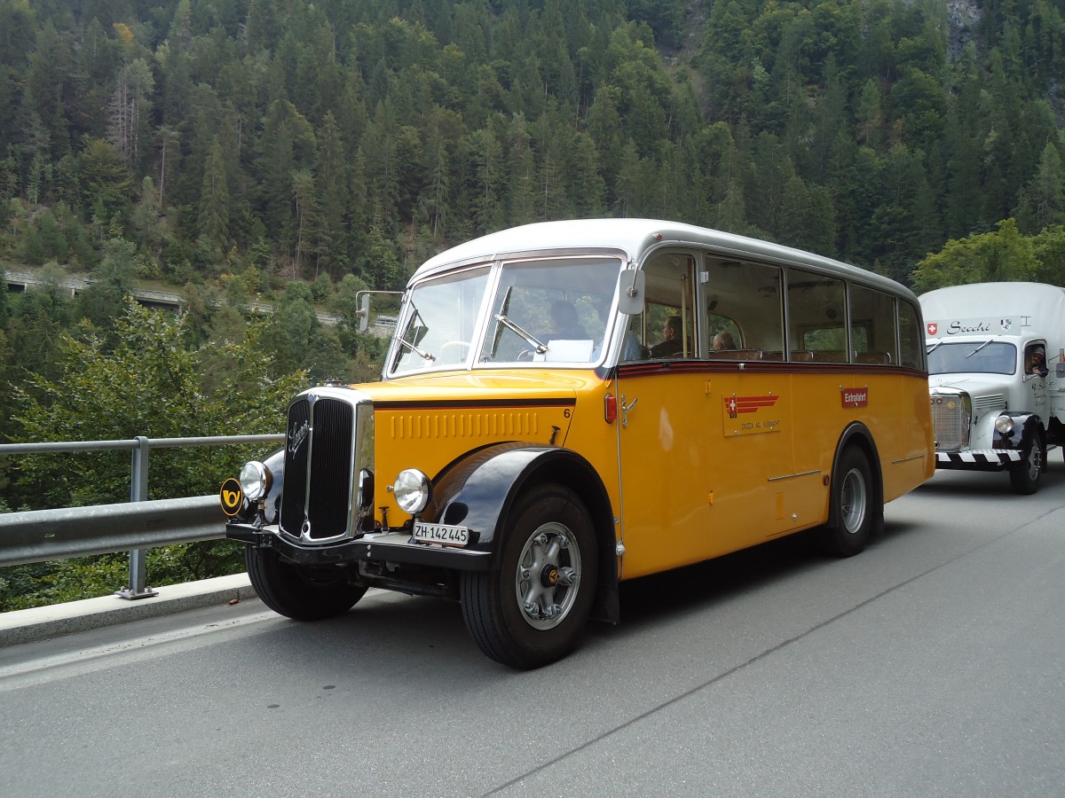 (129'872) - Dozza, K�snacht - Nr. 6/ZH 142'445 - Saurer/Krapf (ex Roost, Steinhausen; ex Fleischmann, Schaffhausen; ex Mezger, Altdorf/SH) am 18. September 2010 bei Valendas