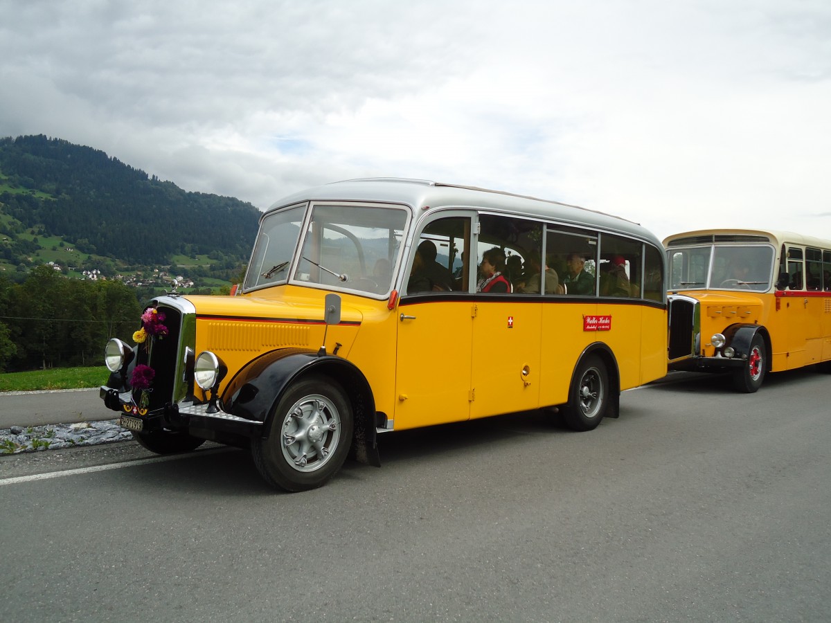 (129'893) - Hurter, M�nchaltdorf - ZH 271'919 - Berna/FHS (ex Volkart, Russikon; ex ASD Aigle; ex P 21'003) am 18. September 2010 in Castrisch, Schleps